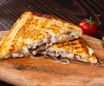Kavurmalı Kaşarlı tost